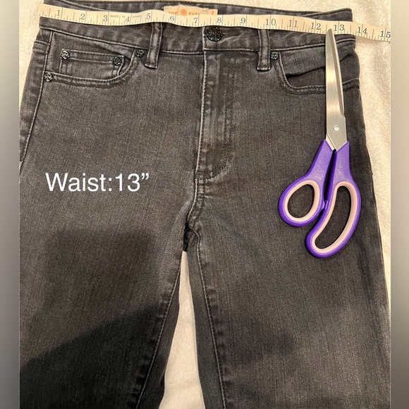 TORY BURCH JEANS, BLACK SIZE: 2, MEASUREMENTS: WAIST: 13”, INSEAM: 28, RISE: 9”. - Picture 5 of 12